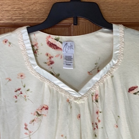 Women’s med elegant soft nightgown - Picture 2 of 4
